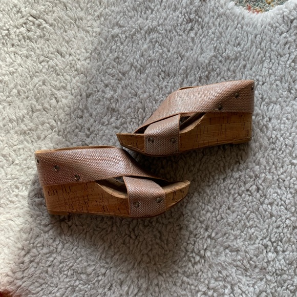 Lucky Wedge Sandals - Picture 2 of 4